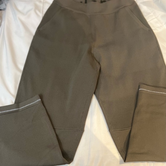 Lululemon Relaxed Pants Fit HR Knit Crop 24” Nomad Size : XS - Picture 7 of 16